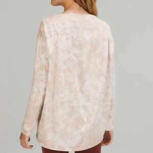 #482 Lululemon Back in Action
Marmoleado Tie Dye White Opal Cafe Au Lait Sz 12
